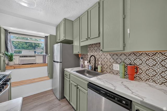 579 E GENTILE, Layton, UT 84041