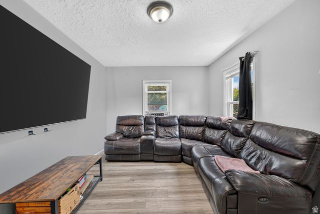 579 E GENTILE, Layton, UT 84041