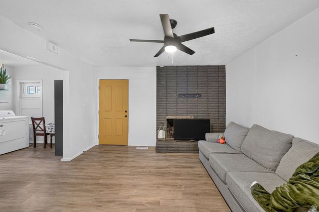 579 E GENTILE, Layton, UT 84041