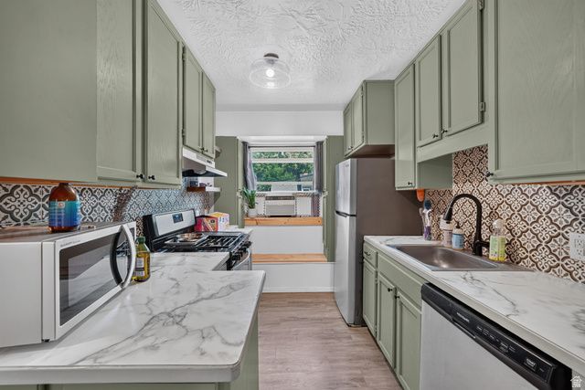 579 E GENTILE, Layton, UT 84041