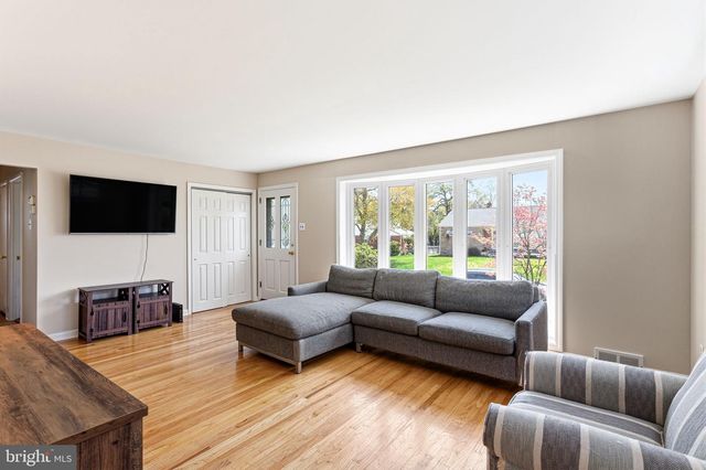 2245 MARTIN, Morton, PA 19070