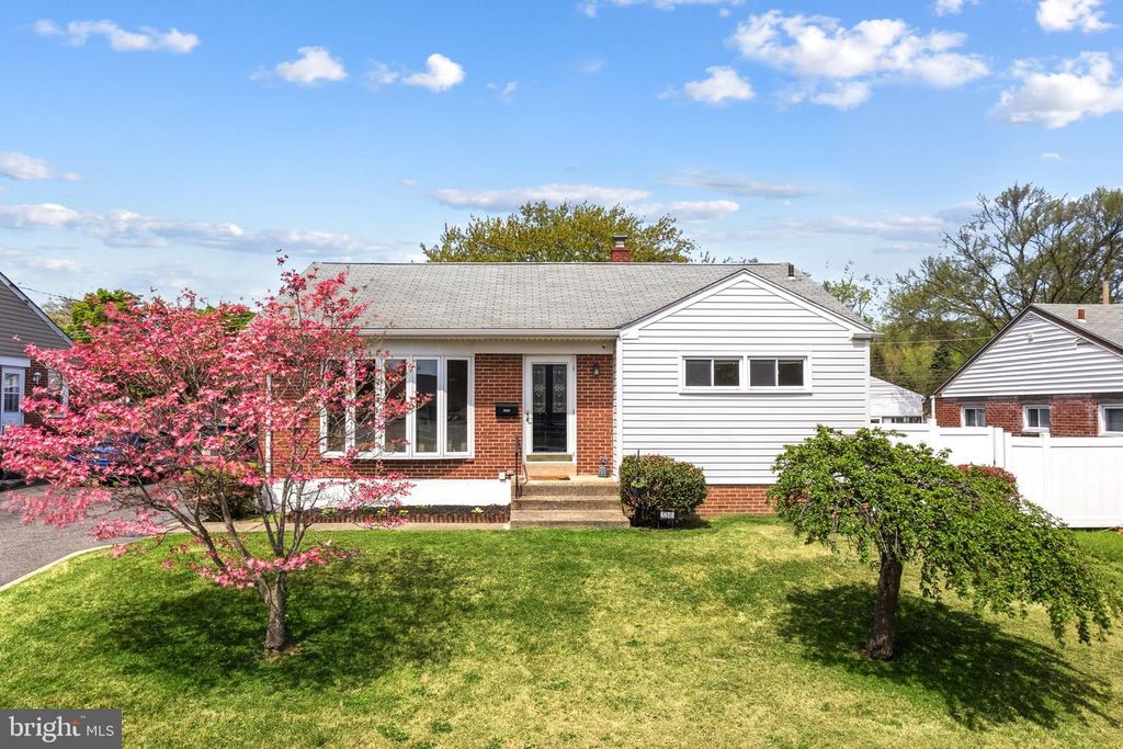 2245 MARTIN, Morton, PA 19070