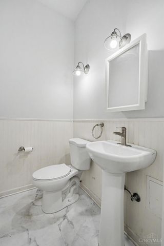2200 W Clifton Avenue, Cincinnati, OH 45219