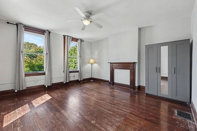 2200 W Clifton Avenue, Cincinnati, OH 45219