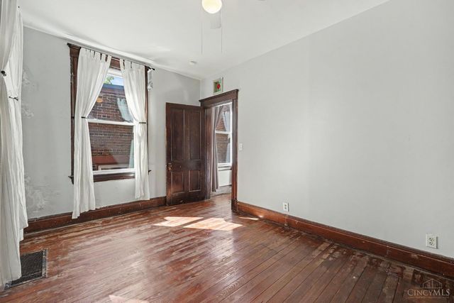 2200 W Clifton Avenue, Cincinnati, OH 45219
