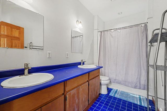 2200 W Clifton Avenue, Cincinnati, OH 45219