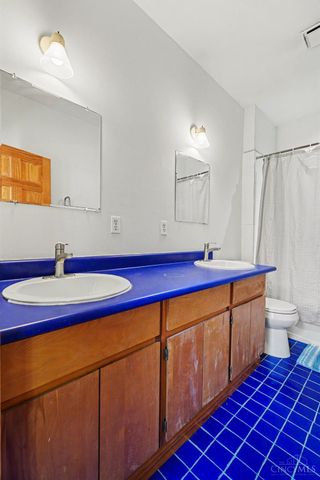 2200 W Clifton Avenue, Cincinnati, OH 45219