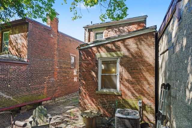 2200 W Clifton Avenue, Cincinnati, OH 45219