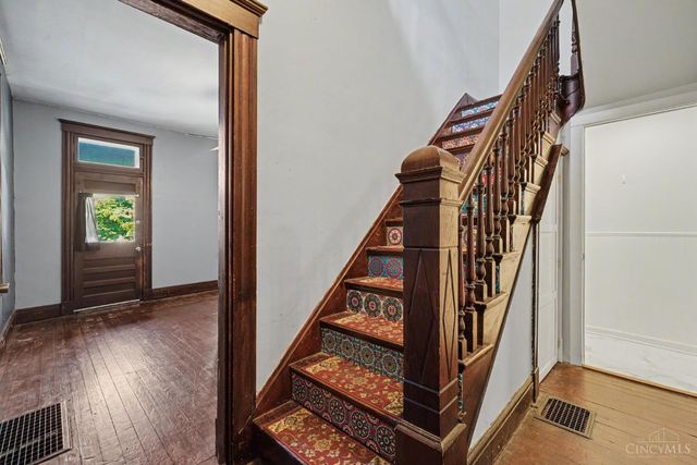 2200 W Clifton Avenue, Cincinnati, OH 45219