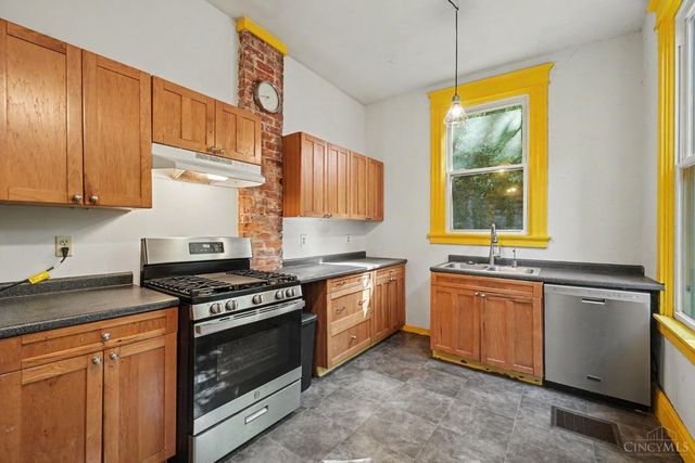 2200 W Clifton Avenue, Cincinnati, OH 45219