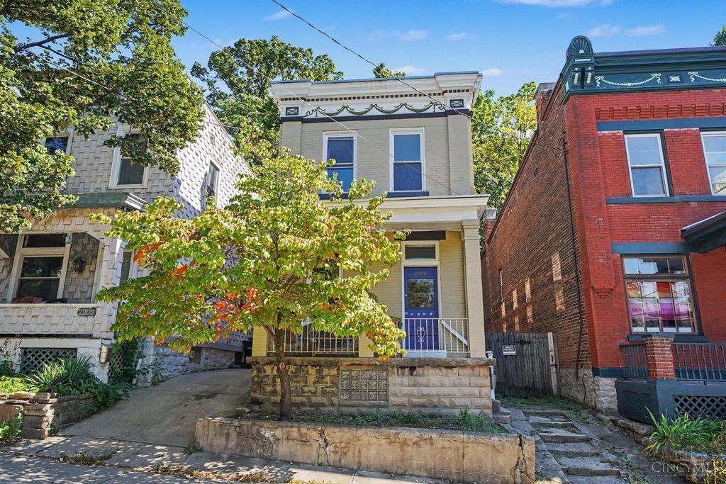 2200 W Clifton Avenue, Cincinnati, OH 45219