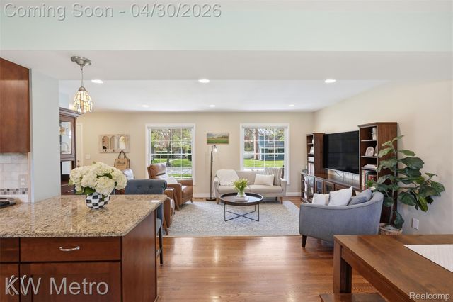 34180 Schulte Drive, Farmington, MI 48335