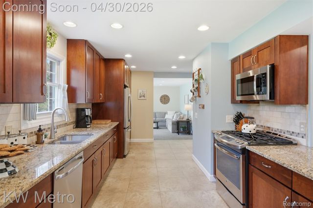 34180 Schulte Drive, Farmington, MI 48335