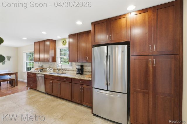 34180 Schulte Drive, Farmington, MI 48335