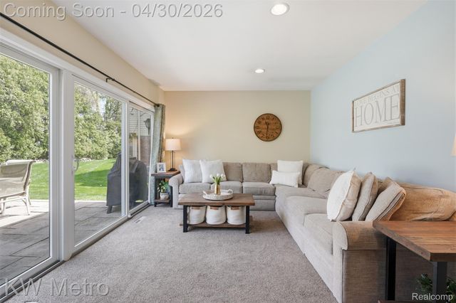 34180 Schulte Drive, Farmington, MI 48335