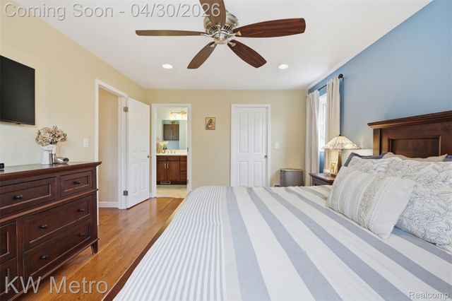 34180 Schulte Drive, Farmington, MI 48335