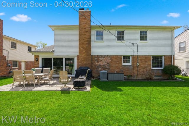 34180 Schulte Drive, Farmington, MI 48335