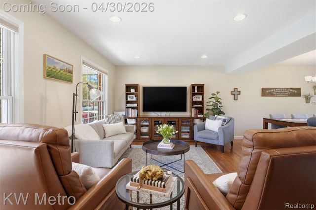 34180 Schulte Drive, Farmington, MI 48335