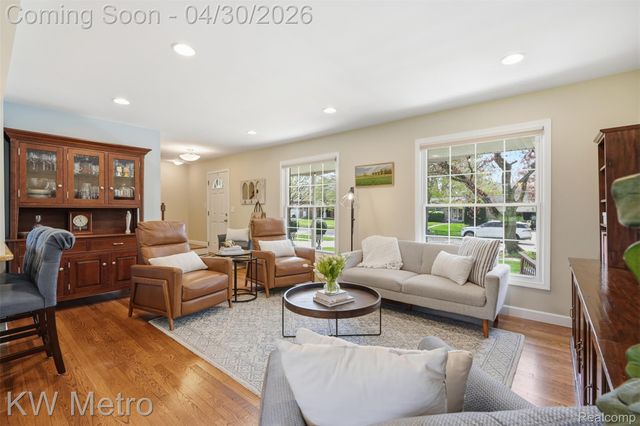 34180 Schulte Drive, Farmington, MI 48335