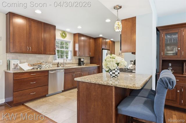 34180 Schulte Drive, Farmington, MI 48335