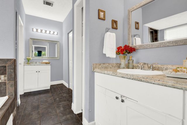 5719 W Vistaglen Loop, Houston, TX 77084