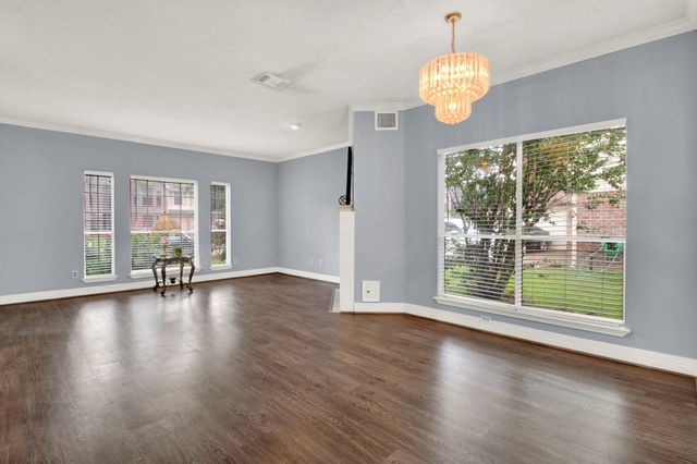 5719 W Vistaglen Loop, Houston, TX 77084