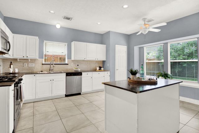 5719 W Vistaglen Loop, Houston, TX 77084