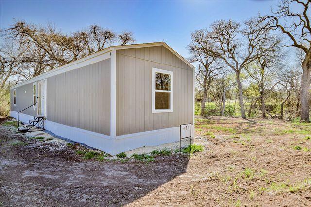 401 Blue Jay Court, Granbury, TX 76049