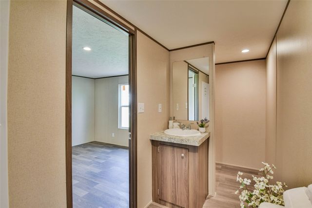 401 Blue Jay Court, Granbury, TX 76049