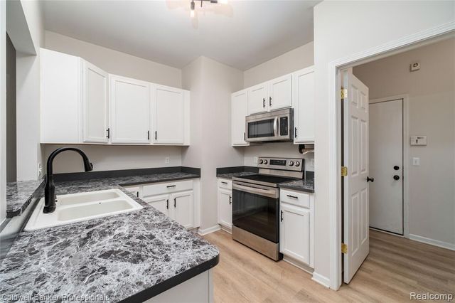 2104 Trailway Court, Commerce Twp, MI 48390