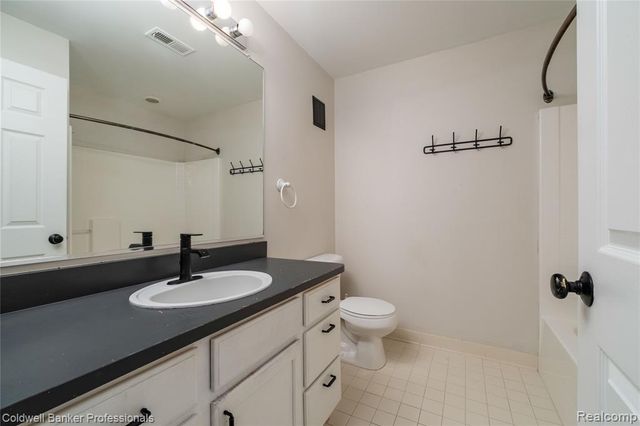 2104 Trailway Court, Commerce Twp, MI 48390