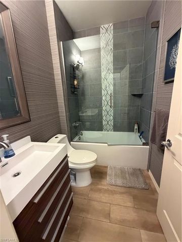 8736 Querce CT, Naples, FL 34114