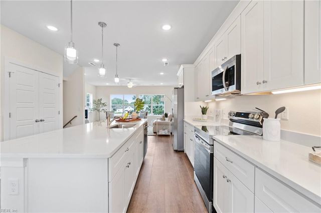 706 Fishermans RD, Norfolk, VA 23503