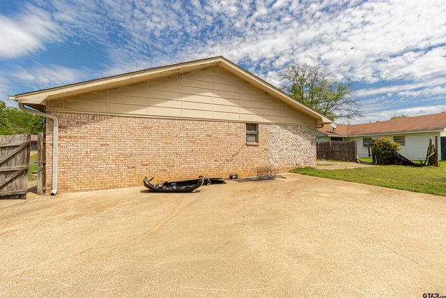 1526 Northridge Dr, Tyler, TX 75702