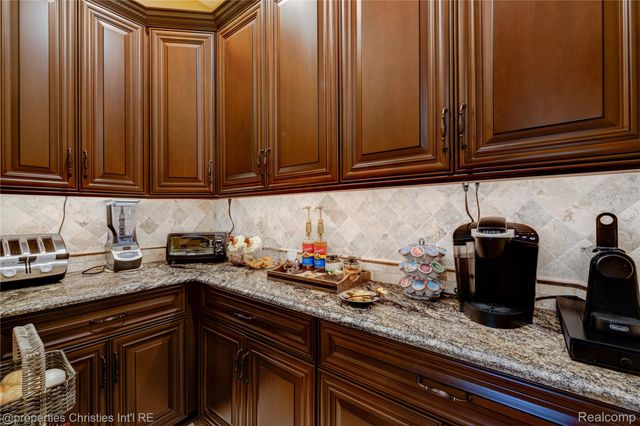 48928 Barola Court, Northville, MI 48167