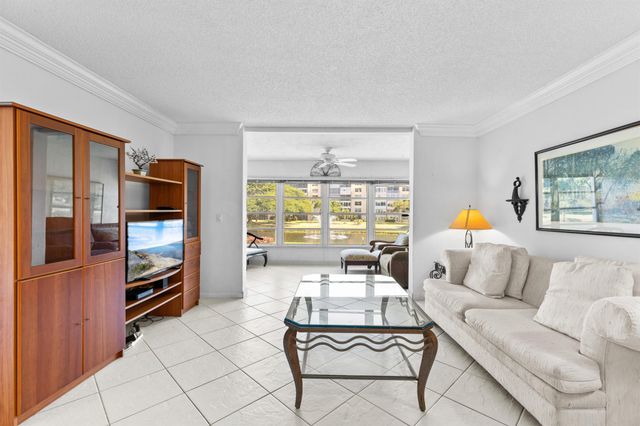 27 Abbey Lane 205, Delray Beach, FL 33446