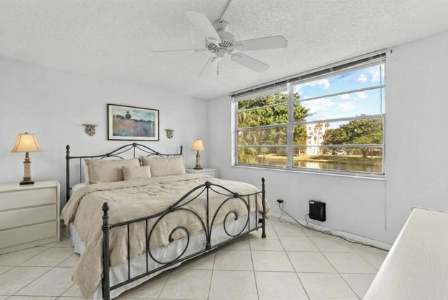 27 Abbey Lane 205, Delray Beach, FL 33446