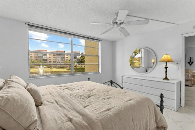 27 Abbey Lane 205, Delray Beach, FL 33446