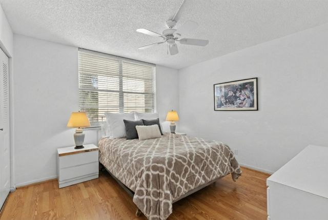 27 Abbey Lane 205, Delray Beach, FL 33446