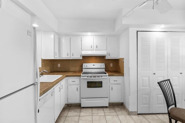 27 Abbey Lane 205, Delray Beach, FL 33446