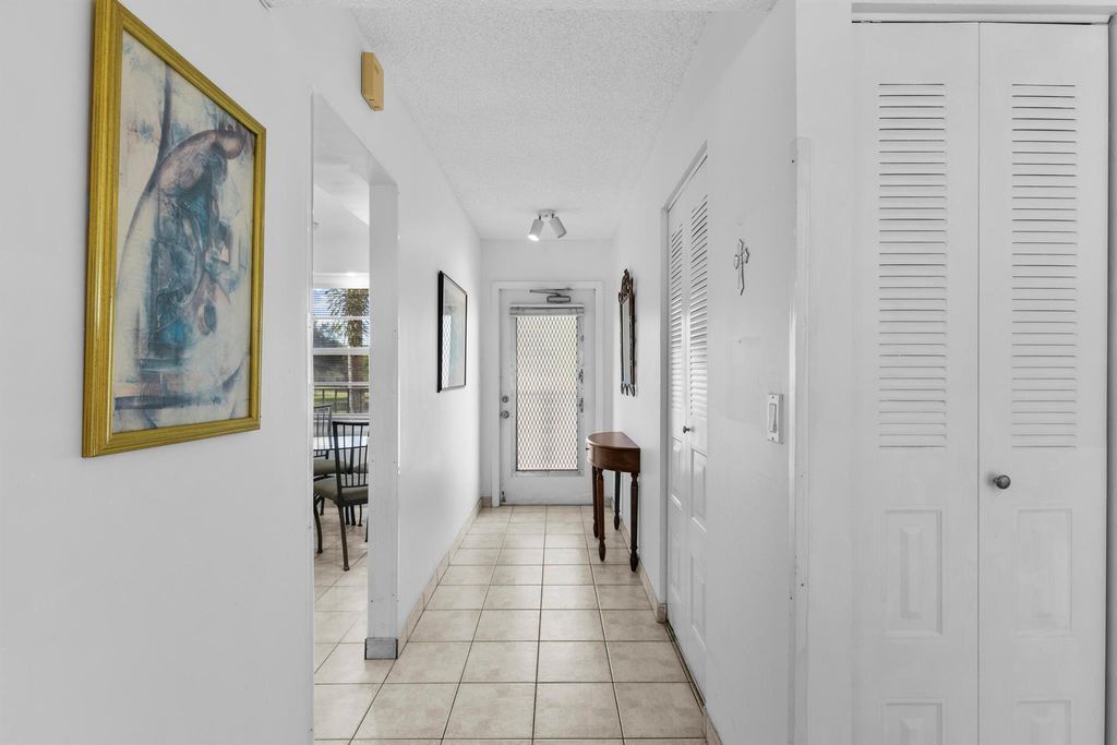 27 Abbey Lane 205, Delray Beach, FL 33446