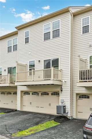 1958 Georgetown Dr, Franklin Park, PA 15143