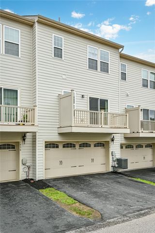 1958 Georgetown Dr, Franklin Park, PA 15143
