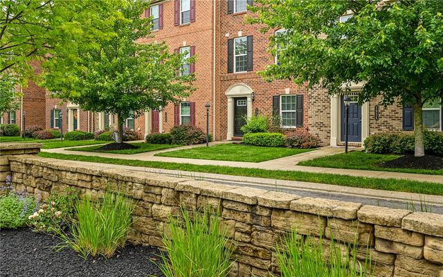1958 Georgetown Dr, Franklin Park, PA 15143