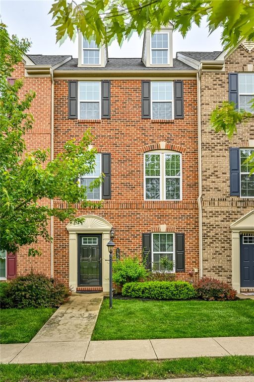 1958 Georgetown Dr, Franklin Park, PA 15143