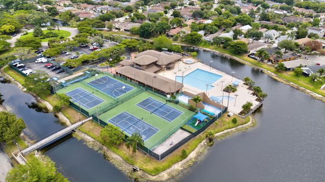 2320 NW 37th Avenue D-29, Coconut Creek, FL 33066