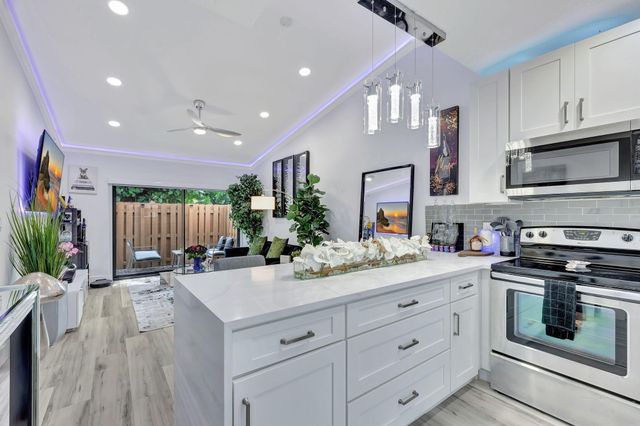 2320 NW 37th Avenue D-29, Coconut Creek, FL 33066