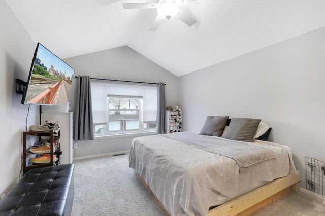 20330 Kensfield Trail 1504, Lakeville, MN 55044