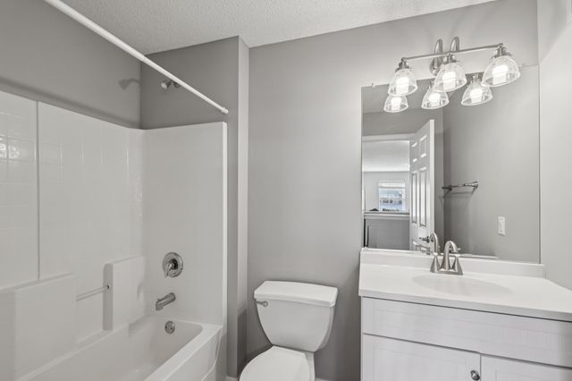 20330 Kensfield Trail 1504, Lakeville, MN 55044