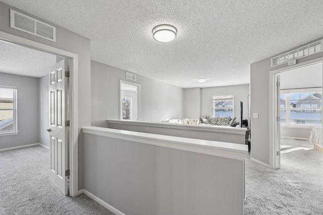 20330 Kensfield Trail 1504, Lakeville, MN 55044